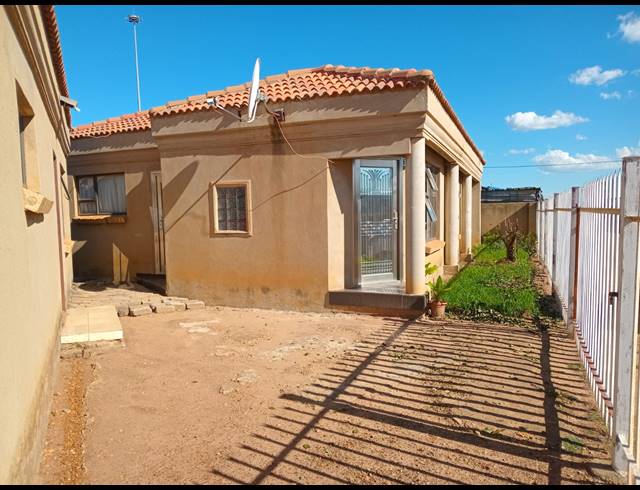 2 BEDROOM HOUSE FOR SALE IN EVATON WEST